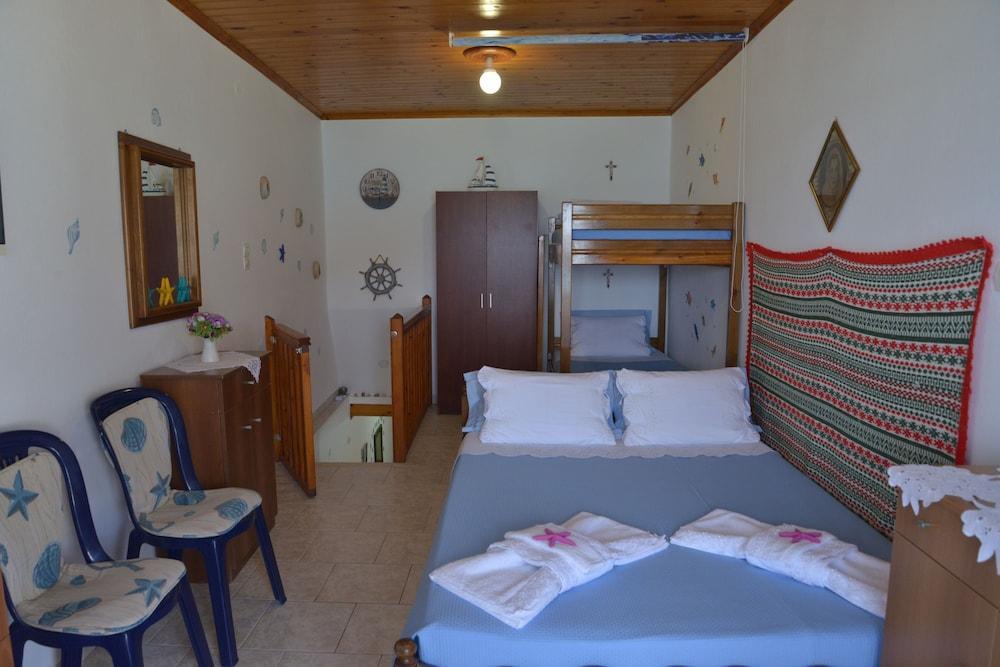 Erginas Boat House Apartment Plaka  ภายนอก รูปภาพ