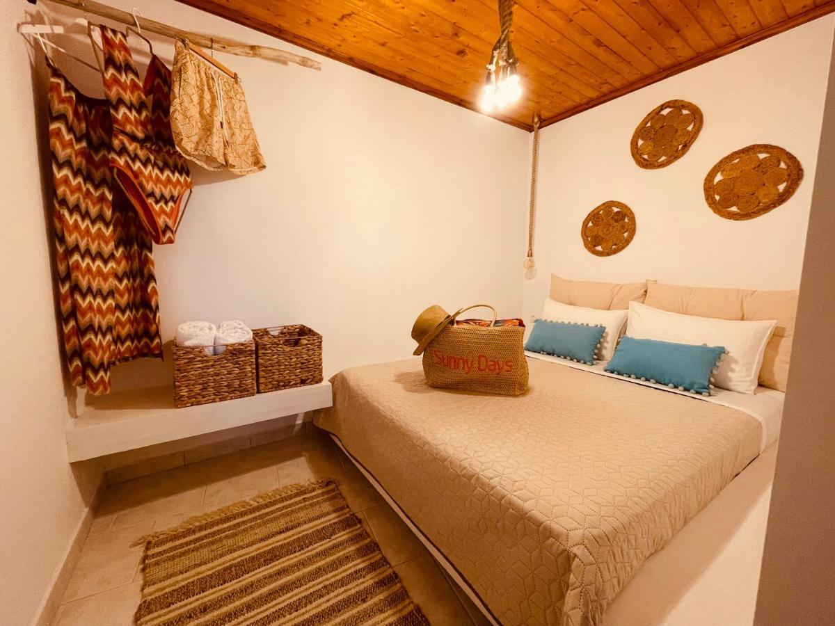 Erginas Boat House Apartment Plaka  ภายนอก รูปภาพ