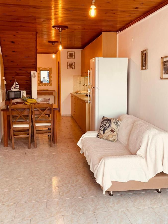 Erginas Boat House Apartment Plaka  ภายนอก รูปภาพ