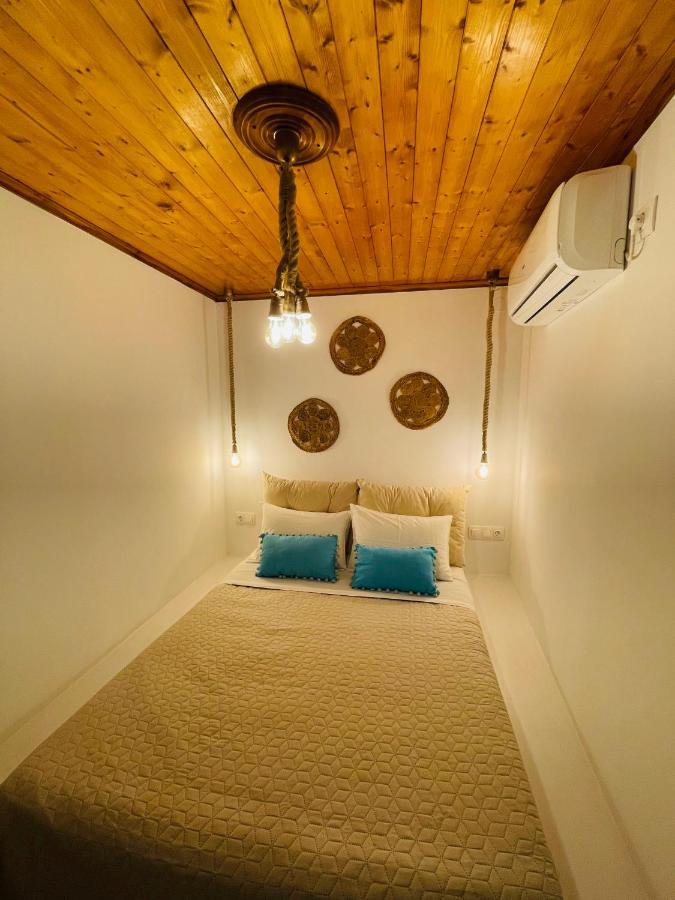 Erginas Boat House Apartment Plaka  ภายนอก รูปภาพ